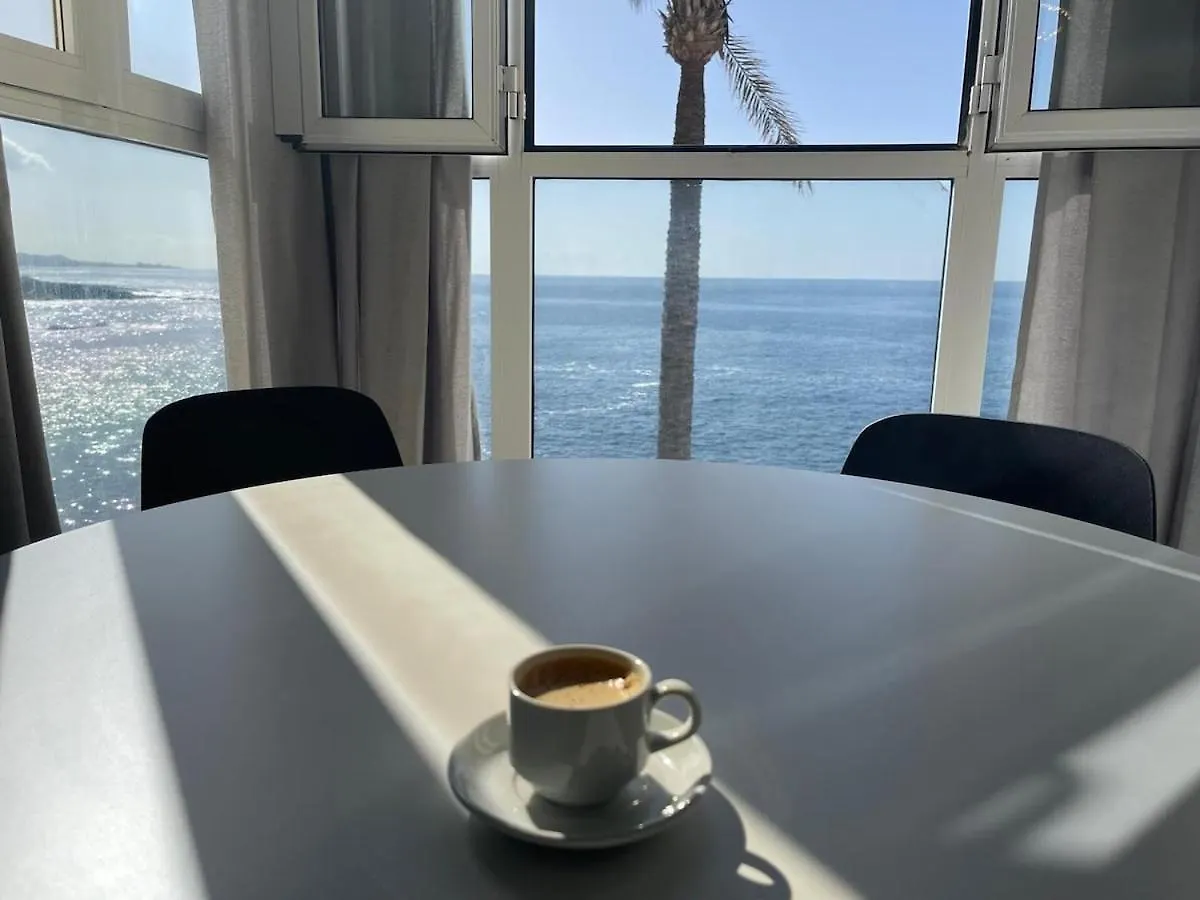First Line Apartment With An Ocean View 阿德耶