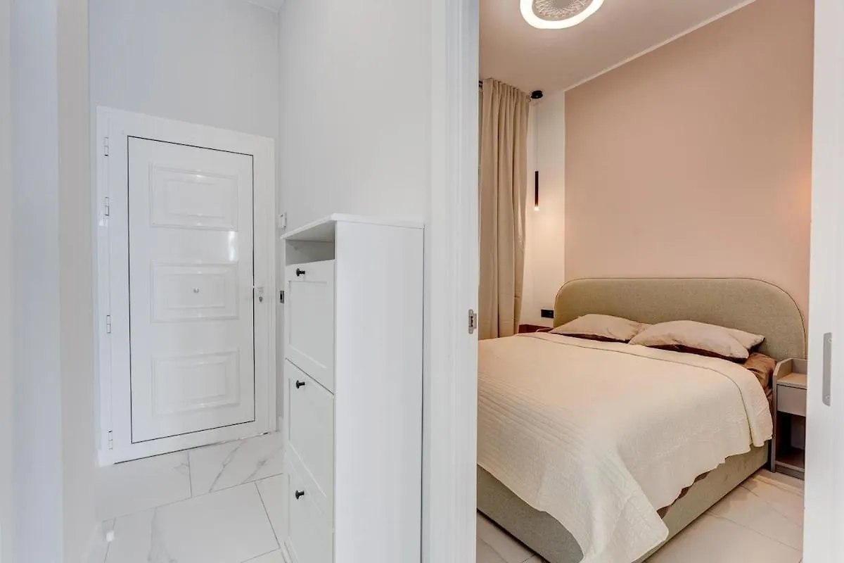 First Line Apartment With An Ocean View 아데제